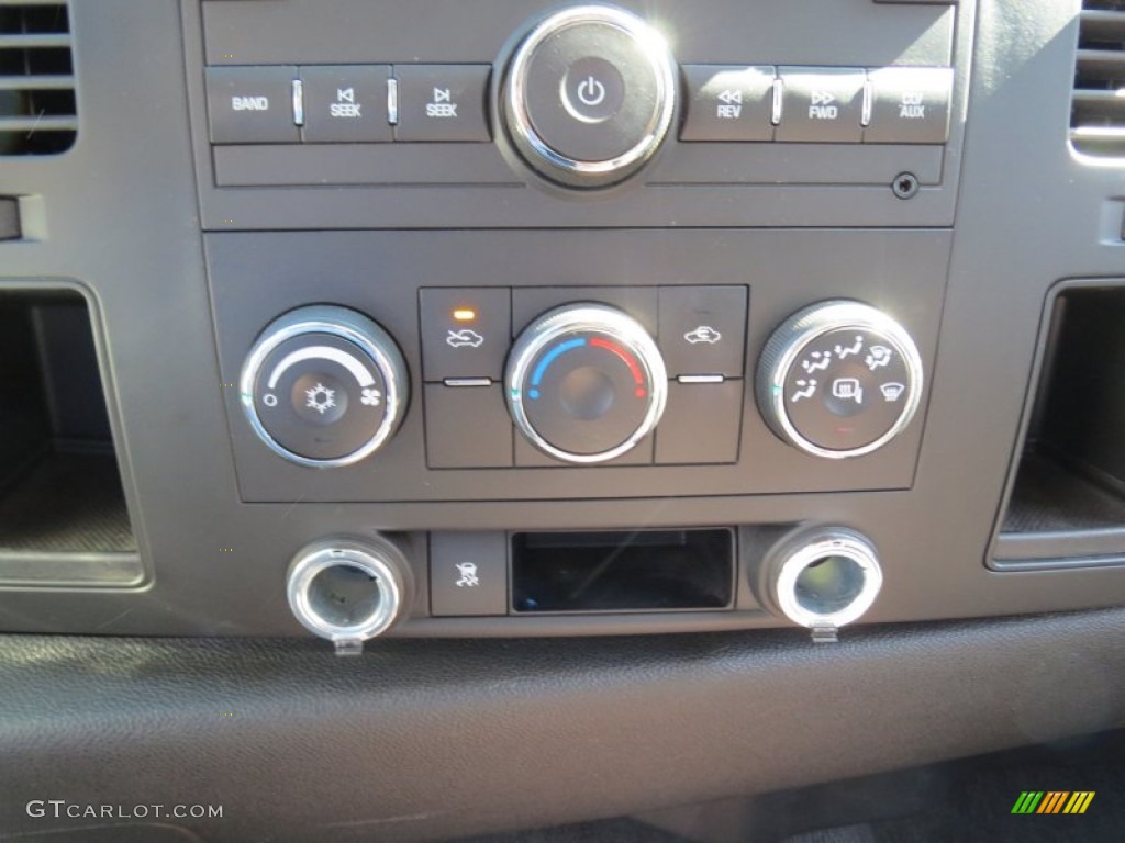 2009 Chevrolet Silverado 2500HD LT Extended Cab Controls Photo #71187037