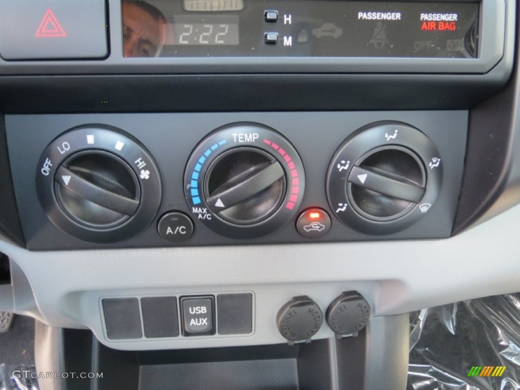 2013 Tacoma Regular Cab - Super White / Graphite photo #17