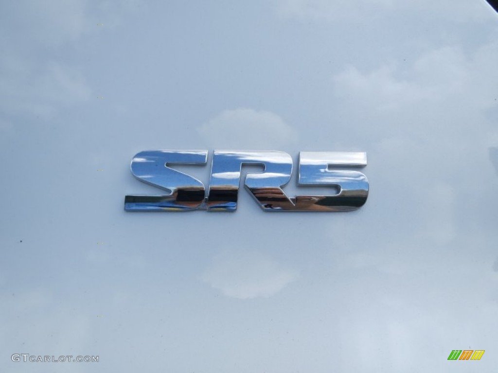 2013 Toyota 4Runner SR5 Marks and Logos Photos