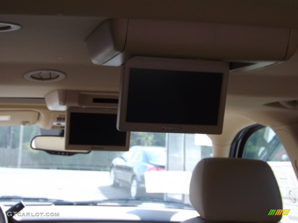 2013 Suburban LT 4x4 - Summit White / Light Cashmere/Dark Cashmere photo #13