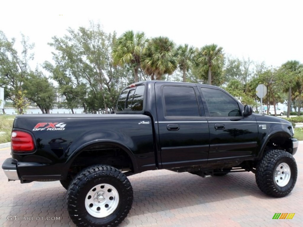 2002 F150 Lariat SuperCrew 4x4 - Black / Medium Graphite photo #8