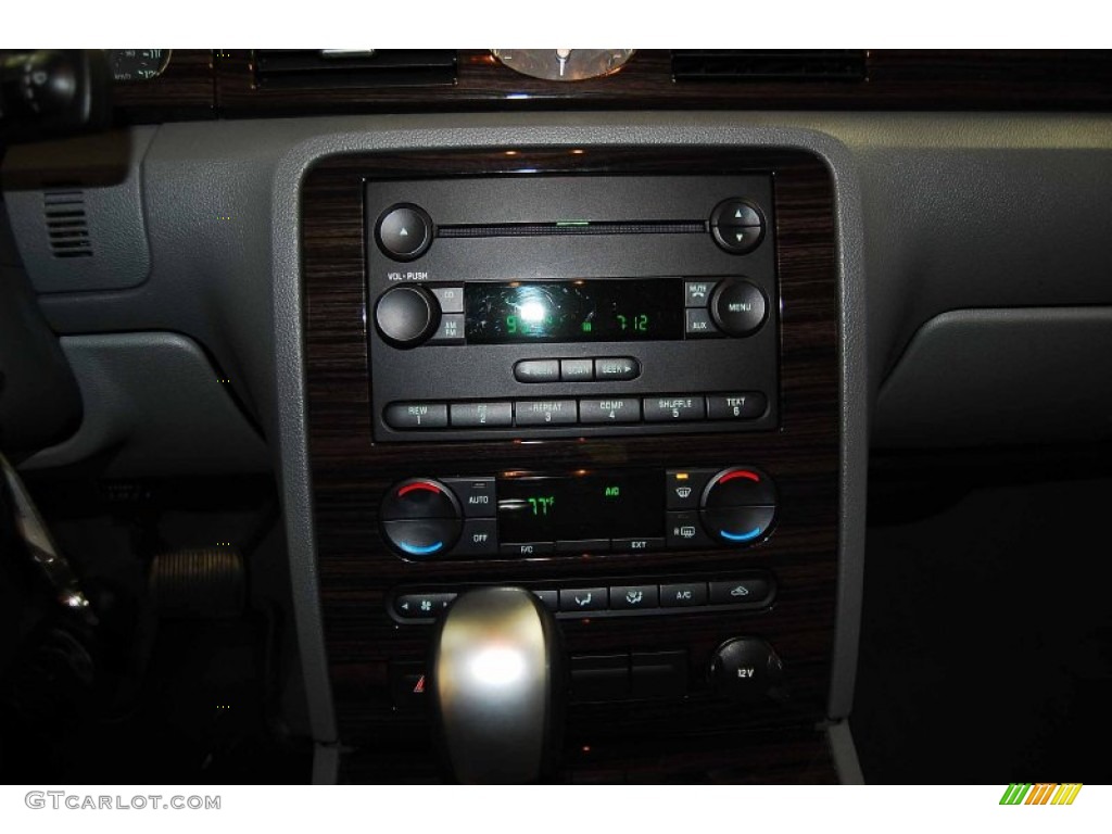 2005 Montego Luxury - Silver Frost Metallic / Shale photo #20