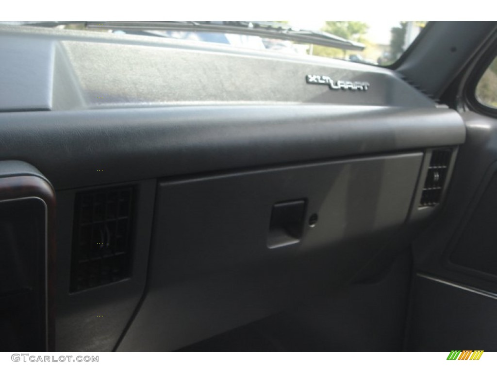 1990 F250 XLT Lariat Regular Cab 4x4 - Black / Grey photo #42