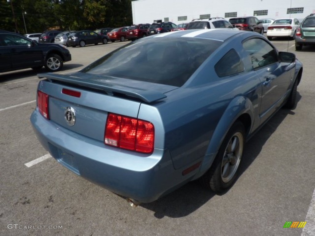 2006 Mustang V6 Deluxe Coupe - Windveil Blue Metallic / Dark Charcoal photo #3