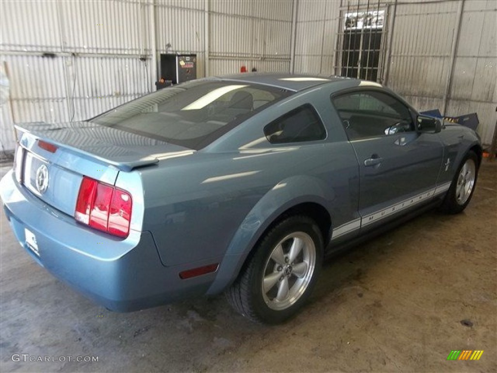 2007 Mustang V6 Deluxe Coupe - Windveil Blue Metallic / Dark Charcoal photo #3