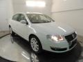 Candy White - Passat Komfort Sedan Photo No. 3