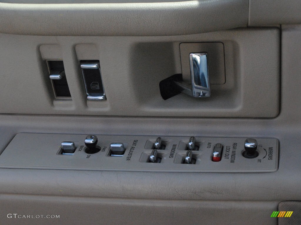 1994 Cadillac DeVille Sedan Controls Photo #71205925
