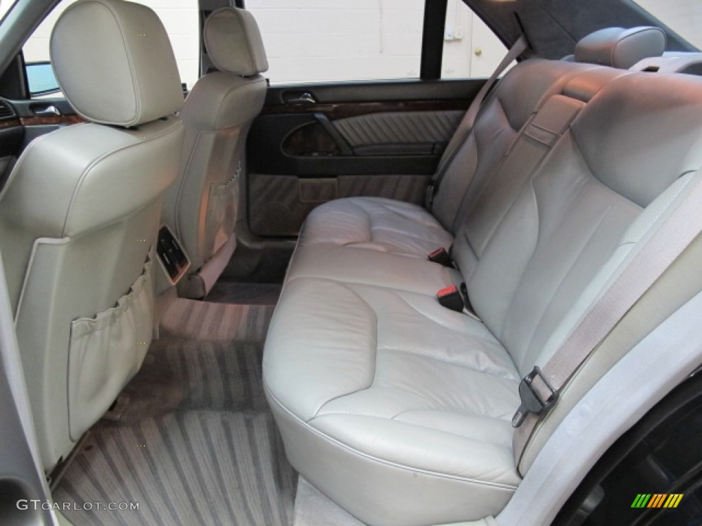 1992 Mercedes-Benz S Class 500 SEL Sedan Rear Seat Photo #71212378