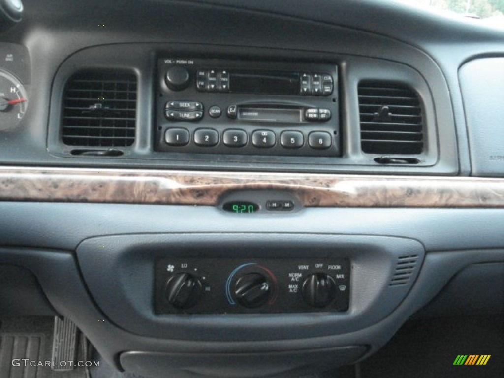 2000 Crown Victoria Sedan - Light Blue Metallic / Dark Denim Blue photo #11