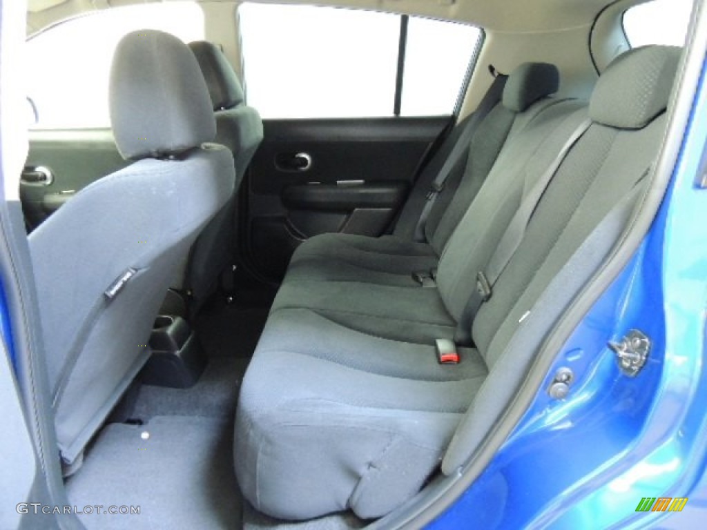 2010 Versa 1.8 S Hatchback - Metallic Blue / Charcoal photo #10