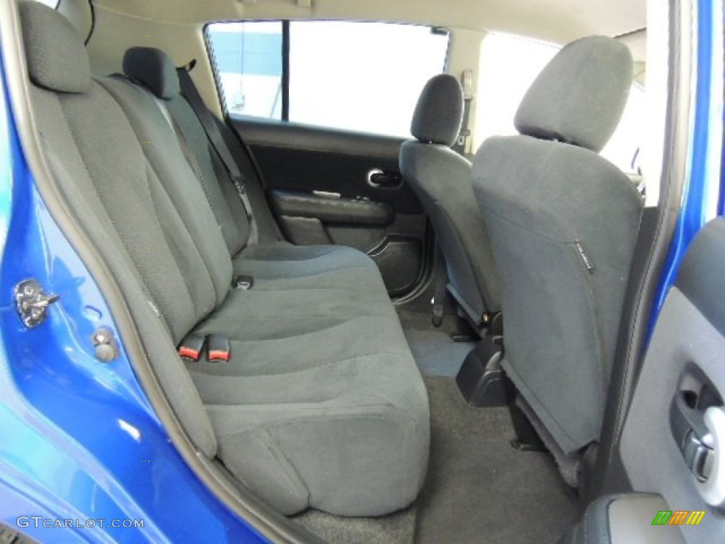 2010 Versa 1.8 S Hatchback - Metallic Blue / Charcoal photo #11