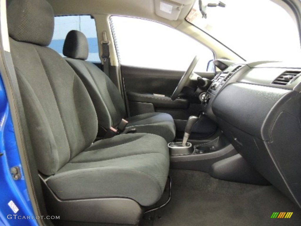 2010 Versa 1.8 S Hatchback - Metallic Blue / Charcoal photo #13