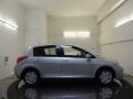 Brillant Silver - Versa 1.8 S Hatchback Photo No. 4