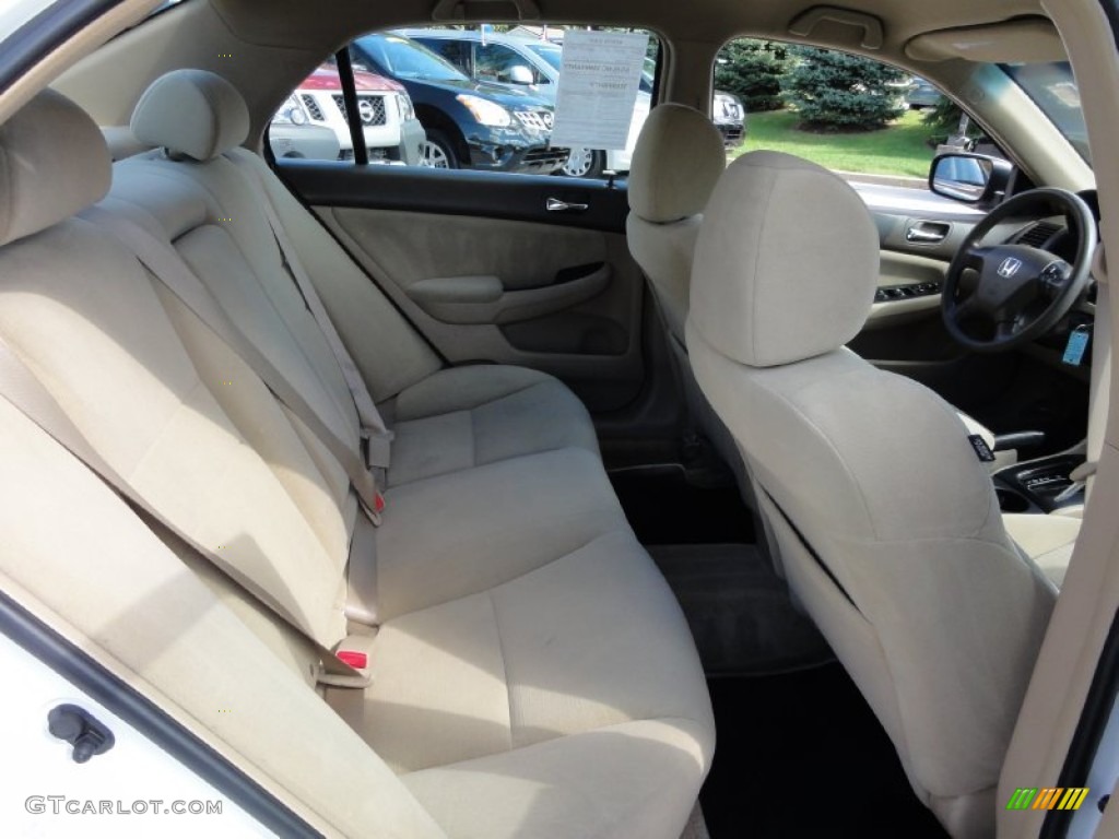 2007 Accord LX Sedan - Taffeta White / Ivory photo #17