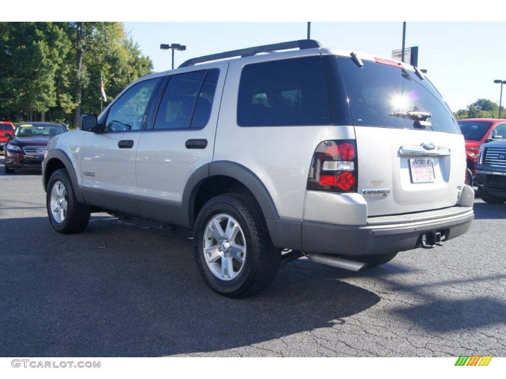 2006 Explorer XLT - Silver Birch Metallic / Stone photo #33