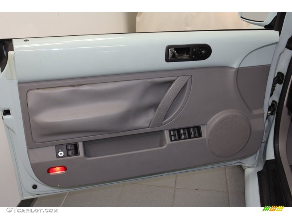 2004 Volkswagen New Beetle GLS 1.8T Convertible Gray Door Panel Photo #71241952