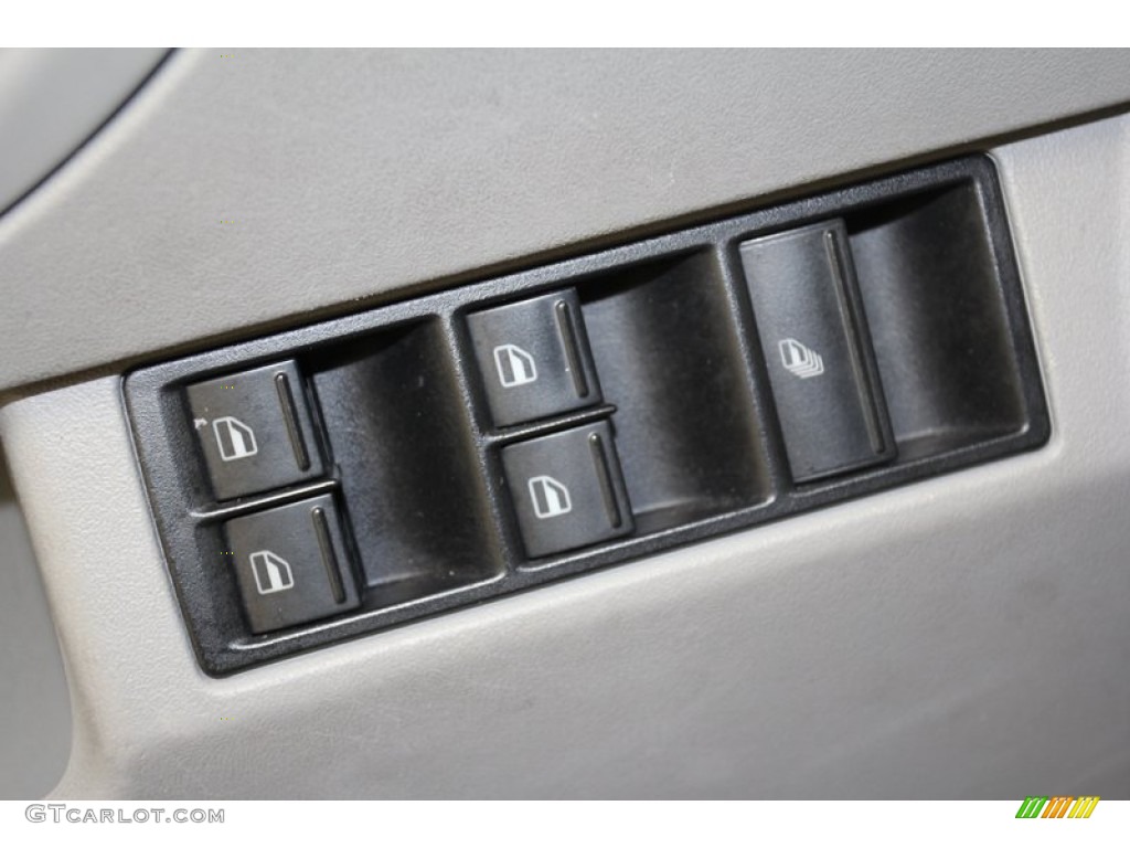 2004 Volkswagen New Beetle GLS 1.8T Convertible Controls Photo #71241961