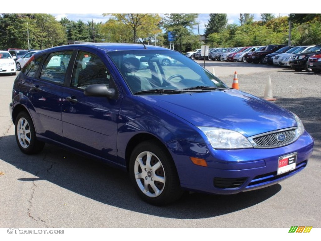 2005 Focus ZX5 SE Hatchback - Sonic Blue Metallic / Dark Flint/Light Flint photo #3