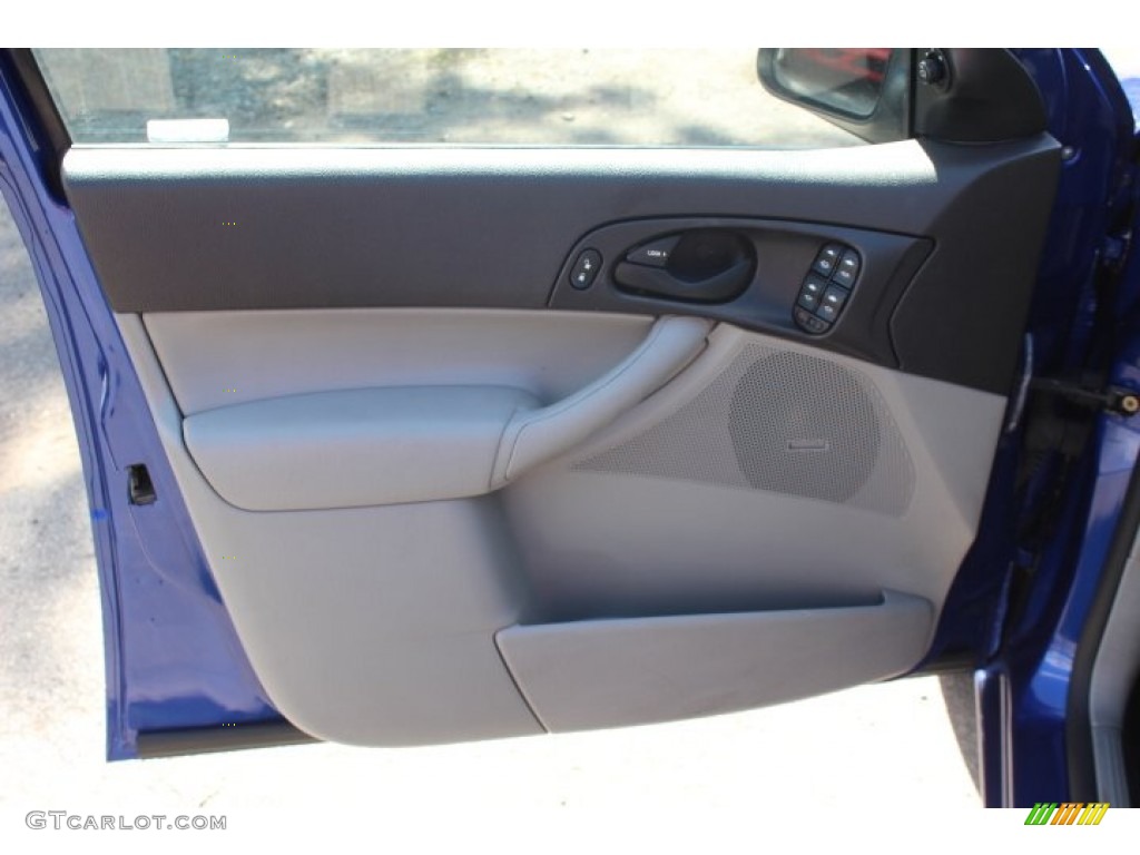 2005 Ford Focus ZX5 SE Hatchback Door Panel Photos