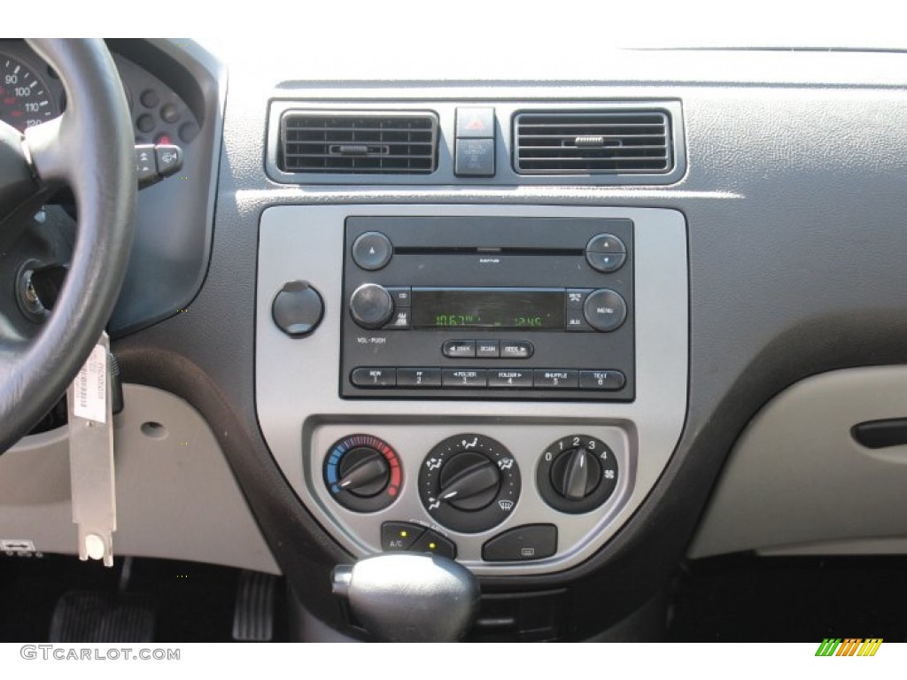 2005 Focus ZX5 SE Hatchback - Sonic Blue Metallic / Dark Flint/Light Flint photo #13