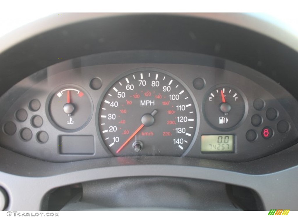 2005 Ford Focus ZX5 SE Hatchback Gauges Photo #71247901