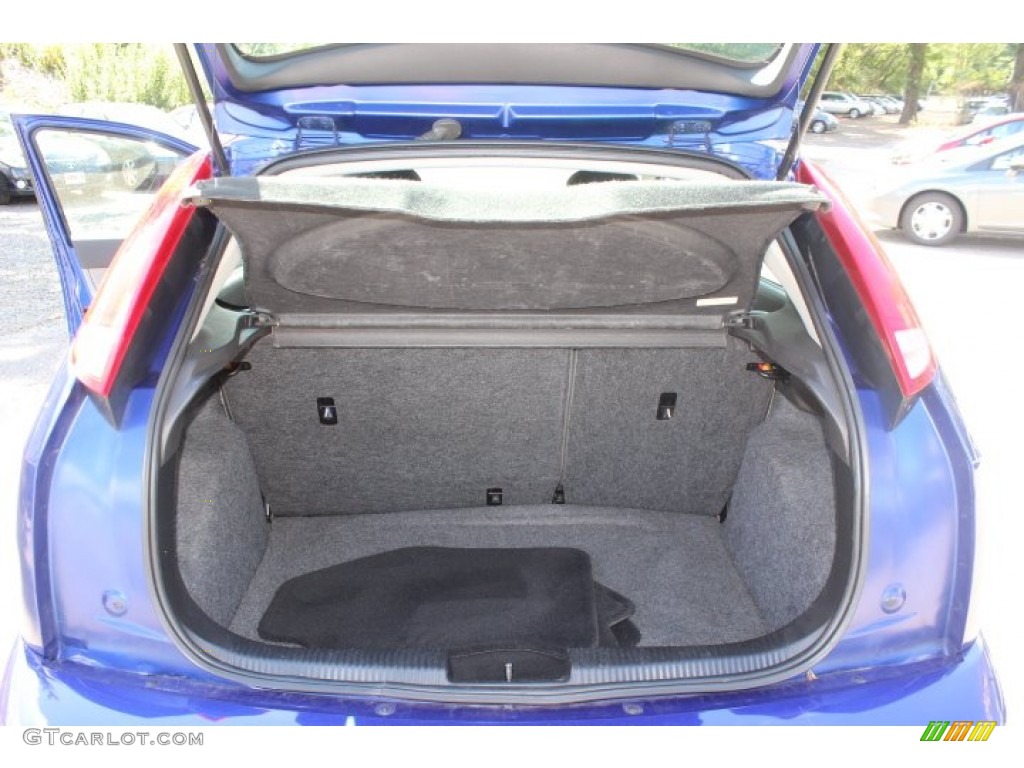 2005 Ford Focus ZX5 SE Hatchback Trunk Photos