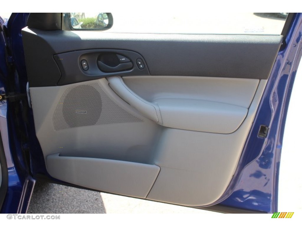 2005 Focus ZX5 SE Hatchback - Sonic Blue Metallic / Dark Flint/Light Flint photo #21