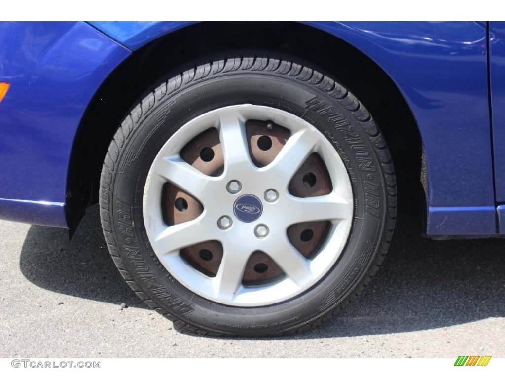2005 Ford Focus ZX5 SE Hatchback Wheel Photos