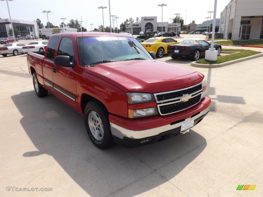 2006 Silverado 1500 LT Extended Cab - Victory Red / Medium Gray photo #7