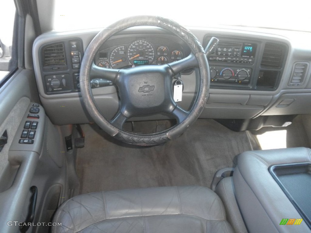 2001 Chevrolet Silverado 2500HD LS Crew Cab 4x4 Medium Gray Dashboard Photo #71248511