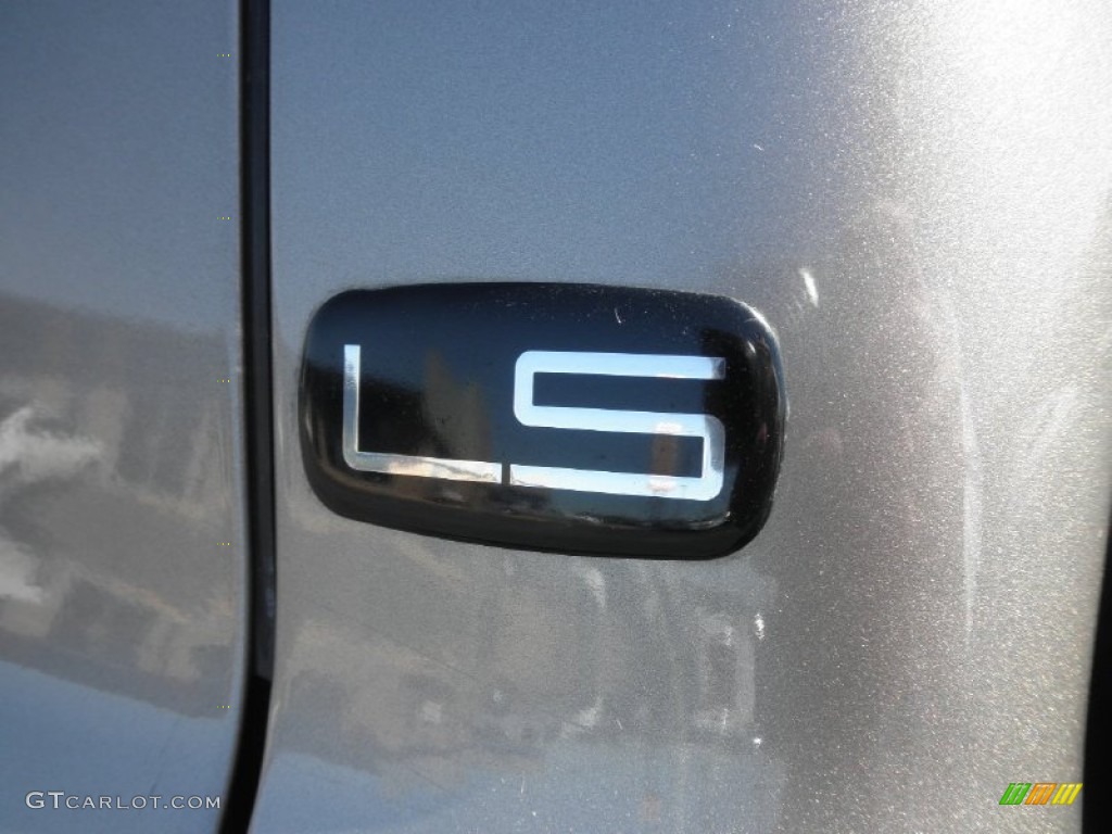2001 Chevrolet Silverado 2500HD LS Crew Cab 4x4 Marks and Logos Photo #71248526