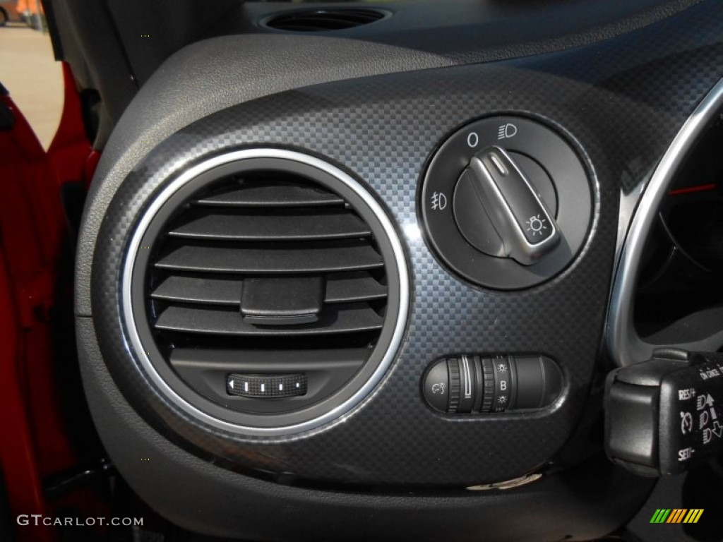2013 Volkswagen Beetle Turbo Controls Photo #71251189