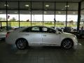White Diamond Tricoat - XTS Premium FWD Photo No. 2