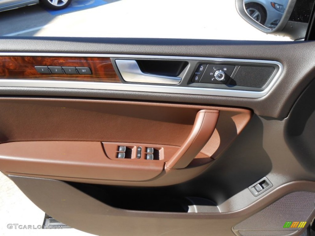 2013 Volkswagen Touareg VR6 FSI Lux 4XMotion Saddle Brown Door Panel Photo #71252349