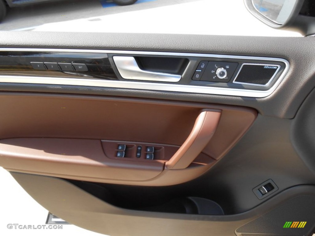 2013 Volkswagen Touareg TDI Executive 4XMotion Saddle Brown Door Panel Photo #71252586