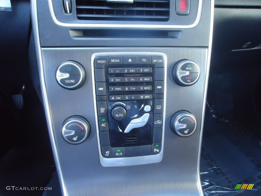 2011 Volvo S60 T6 AWD Controls Photo #71259361