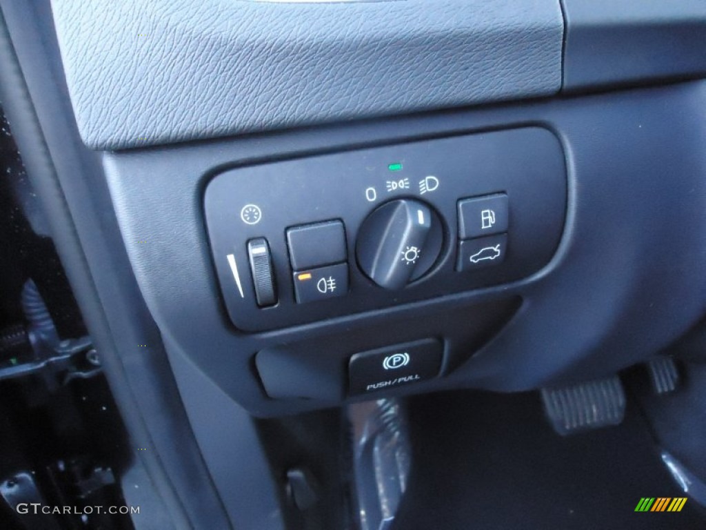 2011 Volvo S60 T6 AWD Controls Photo #71259553