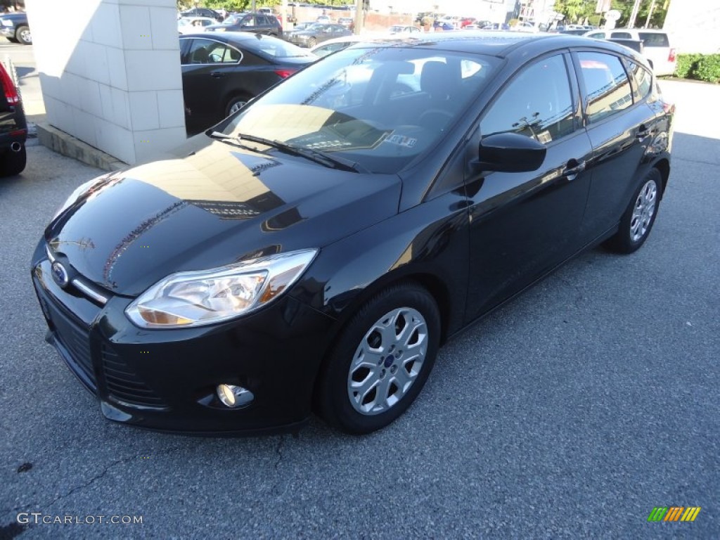 2012 Focus SE 5-Door - Black / Charcoal Black photo #2