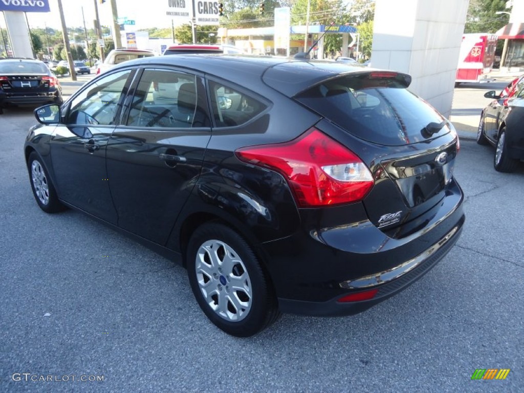 2012 Focus SE 5-Door - Black / Charcoal Black photo #8