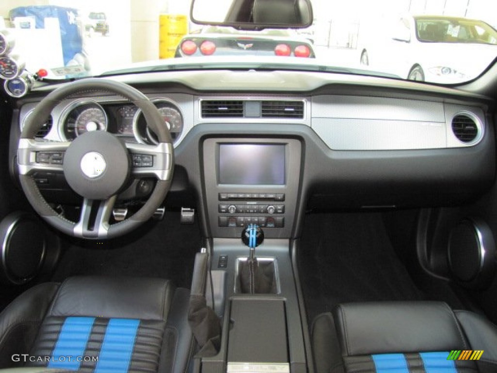 2010 Ford Mustang Shelby GT500 Coupe Charcoal Black/Grabber Blue Dashboard Photo #71262598
