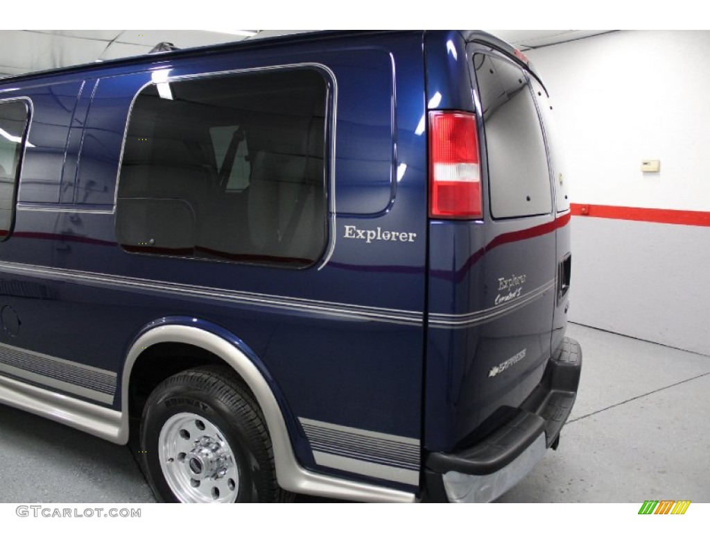 2004 Express 2500 Passenger Conversion Van - Indigo Blue Metallic / Medium Dark Pewter photo #16