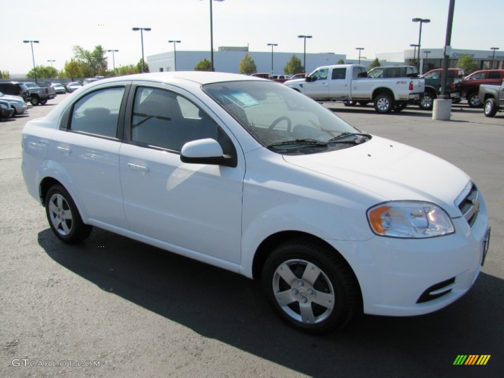 2010 Aveo LT Sedan - Summit White / Charcoal photo #7