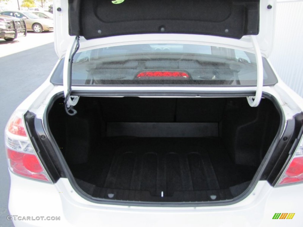 2010 Aveo LT Sedan - Summit White / Charcoal photo #9