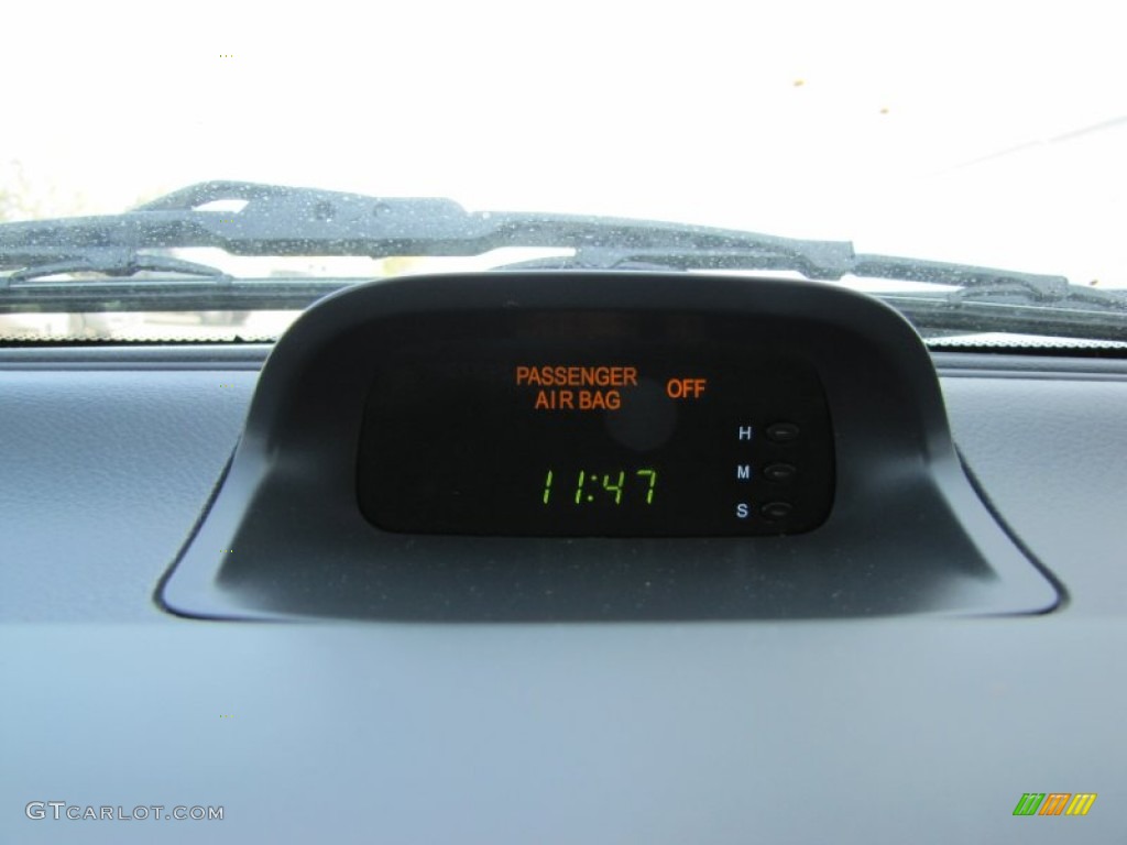 2010 Aveo LT Sedan - Summit White / Charcoal photo #18