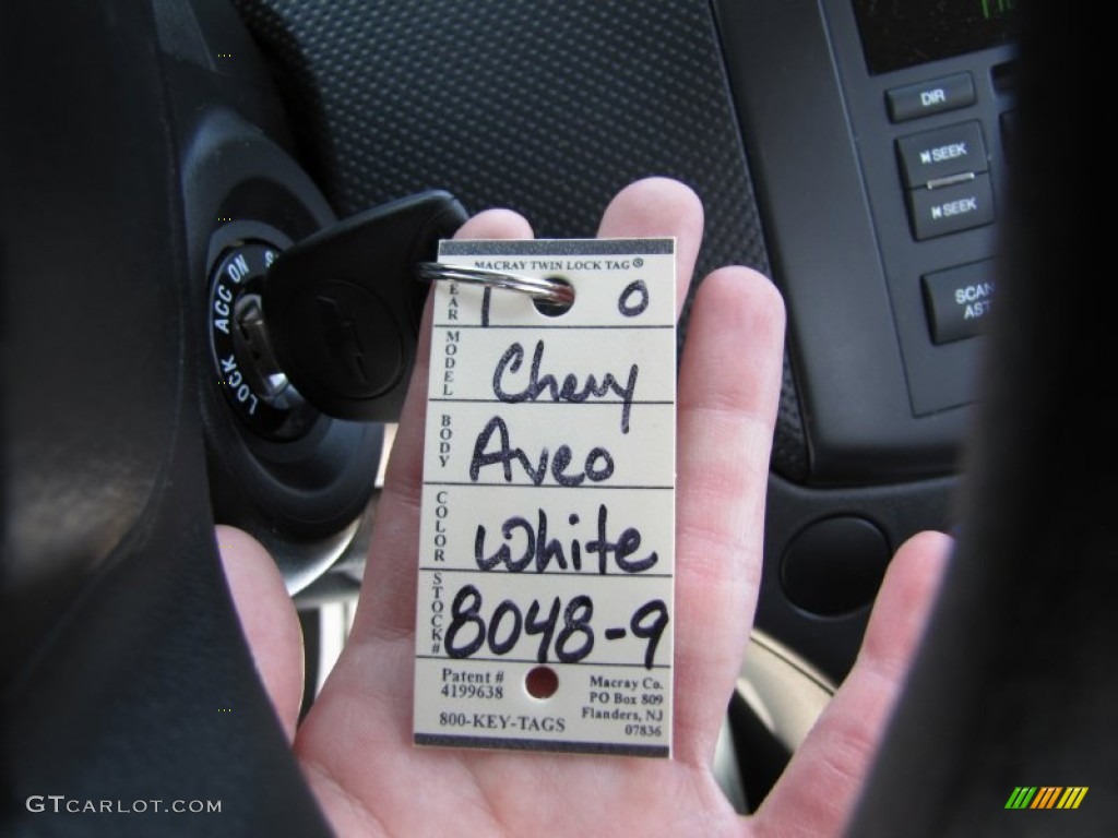 2010 Aveo LT Sedan - Summit White / Charcoal photo #20