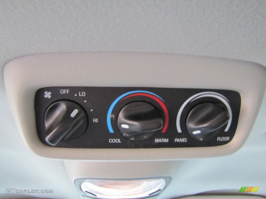 2004 Ford Excursion XLT 4x4 Controls Photo #71281297