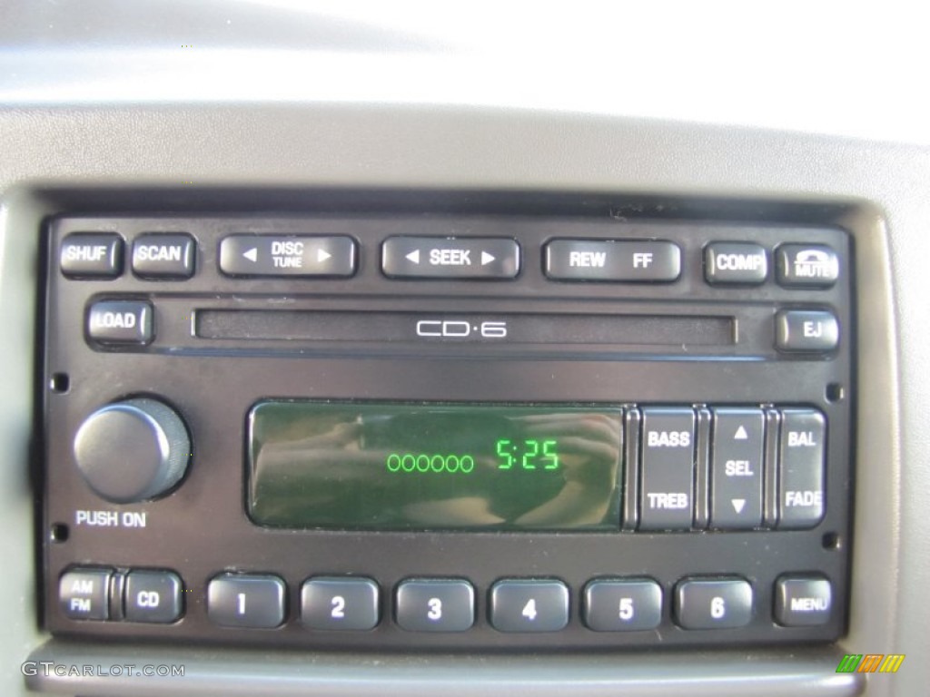 2004 Ford Excursion XLT 4x4 Audio System Photos