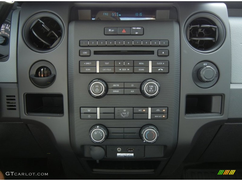 2013 Ford F150 XL Regular Cab Controls Photo #71281873