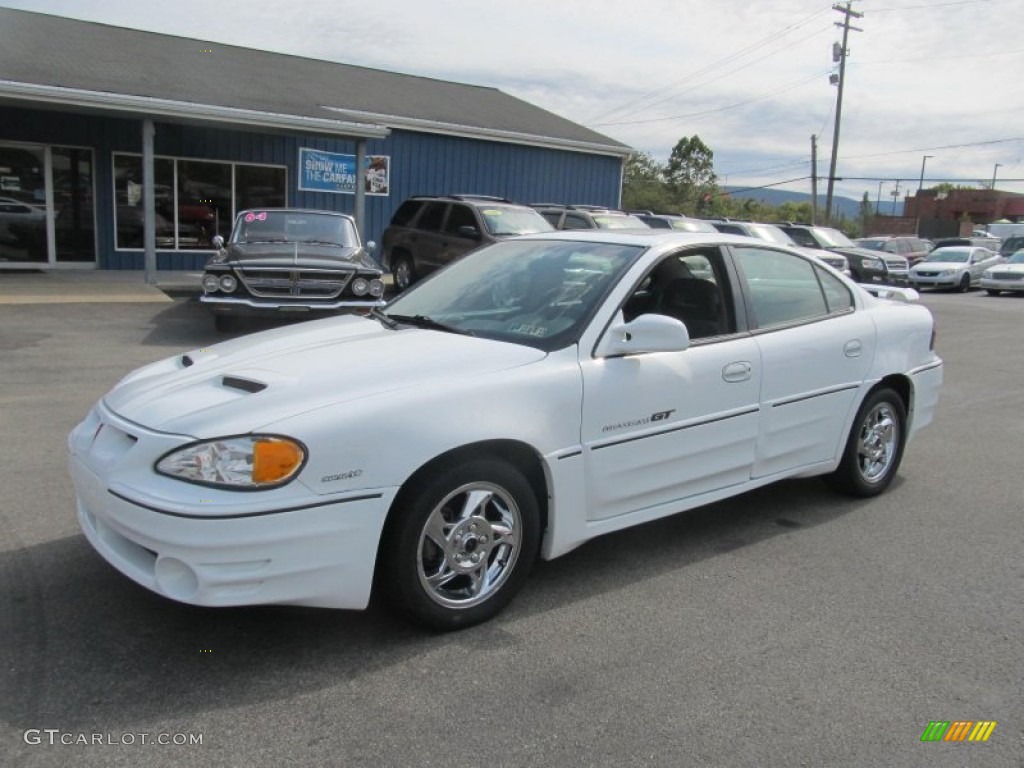 2002 Grand Am GT Sedan - Arctic White / Dark Pewter photo #1