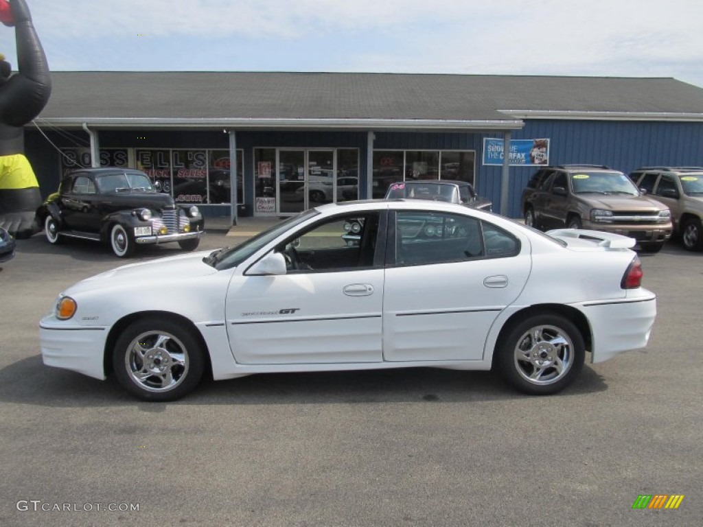 2002 Grand Am GT Sedan - Arctic White / Dark Pewter photo #2